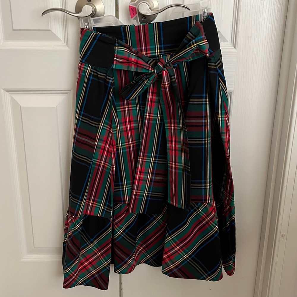 J Crew plaid skirt with bow in front. Zips up the back with clasp. Size 14